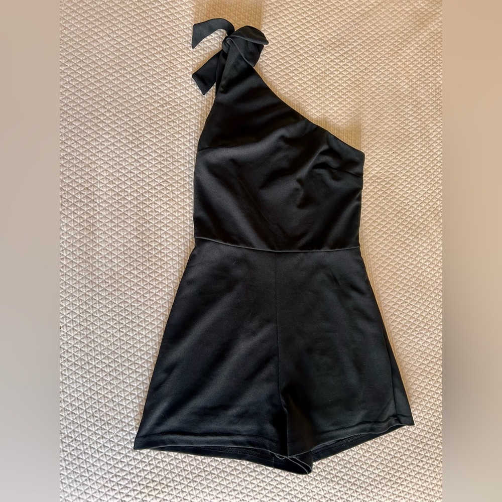 She + Sky Black One shoulder Romper with Bow Detail